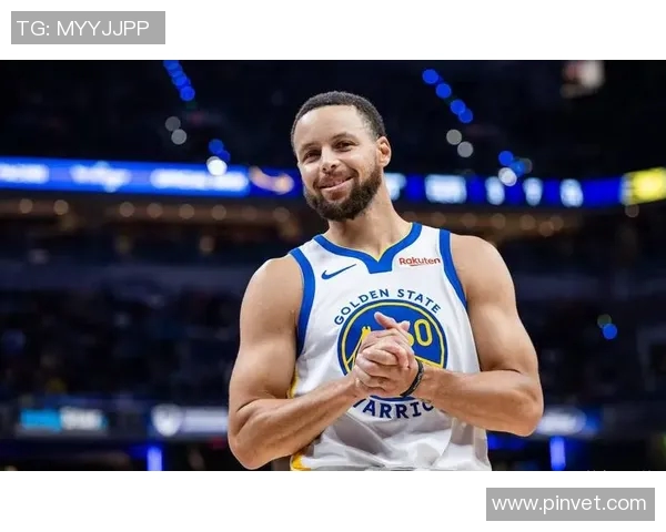 哪里来的小学生？库里投中三分后抽抽鬼脸嘲讽萨格斯