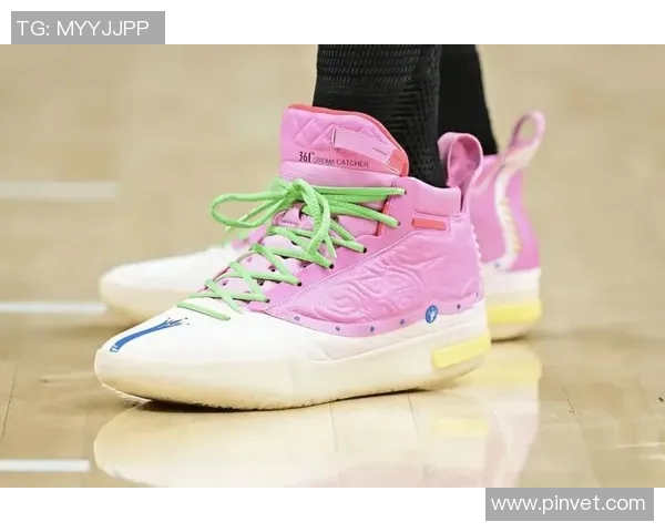 约基奇穿小猪佩奇GT球鞋砍三双