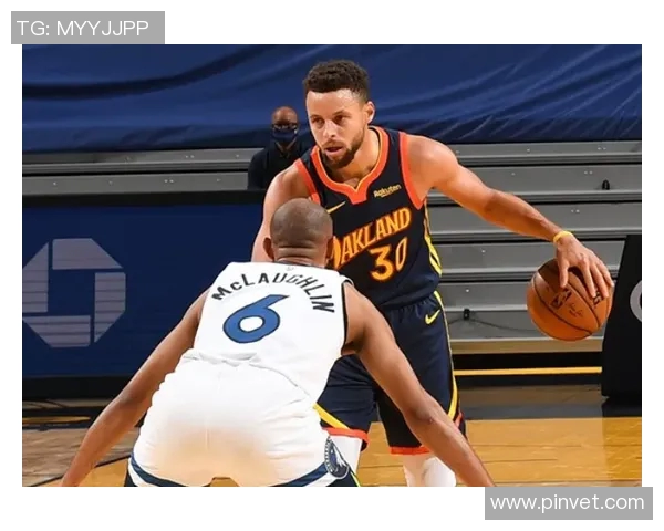 🙃太阳犯规战术 布克连拉带拽 结果裁判不吹了 库里反篮上进