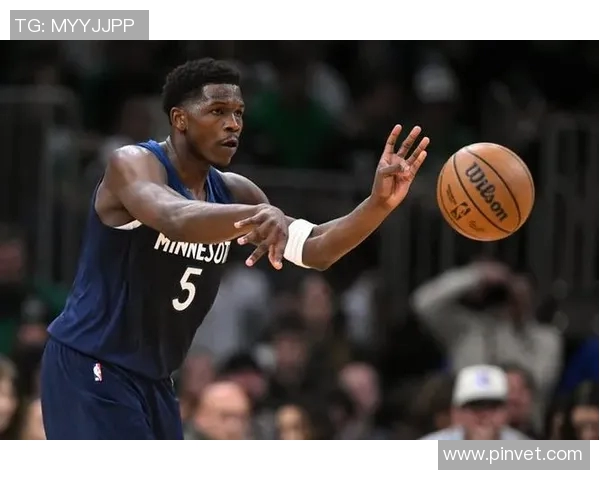 爱德华兹：我不在乎前三节发生了什么 比赛最后把球给我